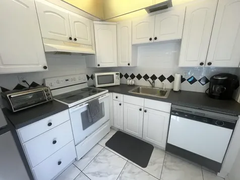 2 Flanders A Delray Beach FL 33484