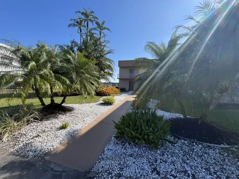 2 Flanders A Delray Beach FL 33484