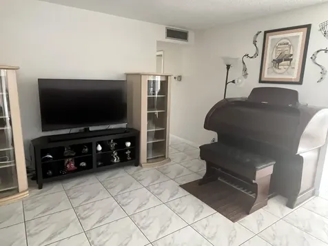 2 Flanders A Delray Beach FL 33484
