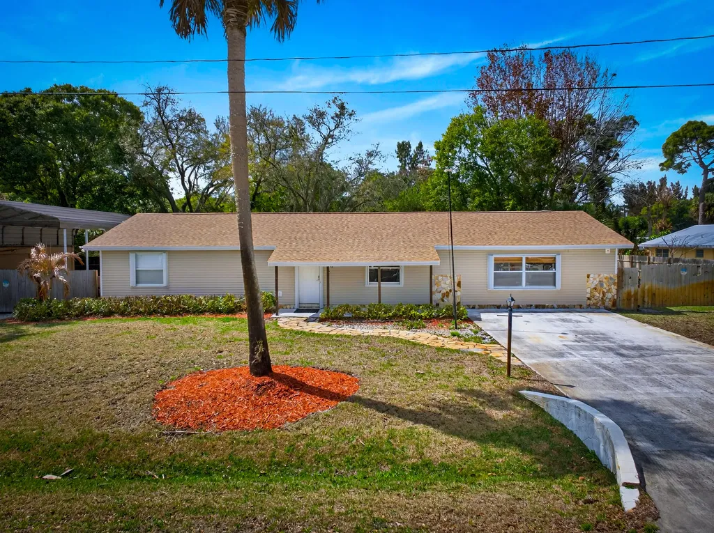 2927 Admiral Street Fort Pierce FL 34982