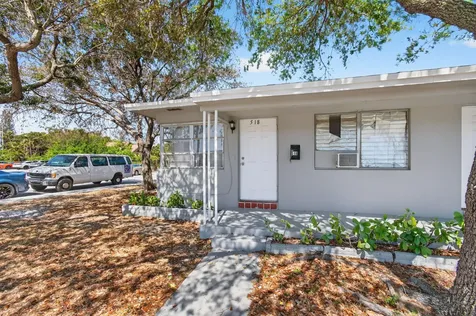 512 N 9th Avenue Lake Worth Beach FL 33460