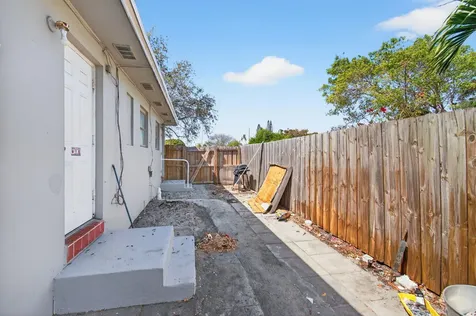 512 N 9th Avenue Lake Worth Beach FL 33460