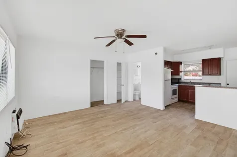 512 N 9th Avenue Lake Worth Beach FL 33460