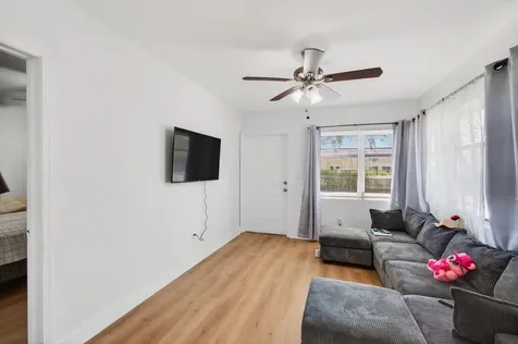 512 N 9th Avenue Lake Worth Beach FL 33460