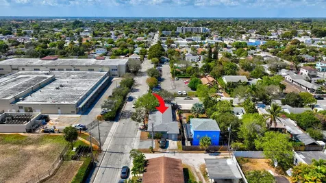 512 N 9th Avenue Lake Worth Beach FL 33460