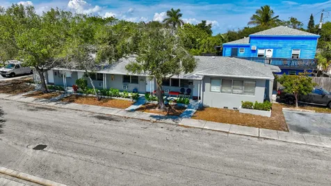 512 N 9th Avenue Lake Worth Beach FL 33460