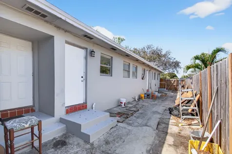 512 N 9th Avenue Lake Worth Beach FL 33460