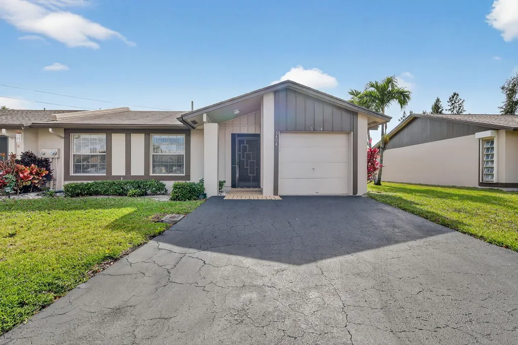 5404 Viburnum Circle Delray Beach FL 33484