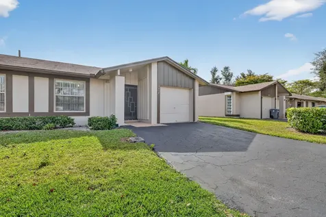 5404 Viburnum Circle Delray Beach FL 33484