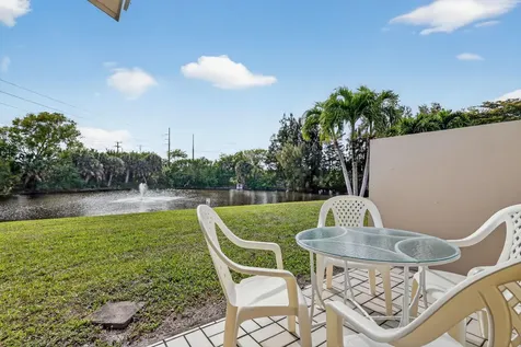 5404 Viburnum Circle Delray Beach FL 33484