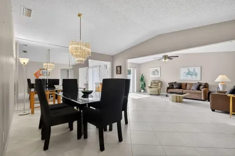 5404 Viburnum Circle Delray Beach FL 33484