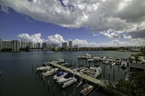 18081 Biscayne Boulevard Aventura FL 33160