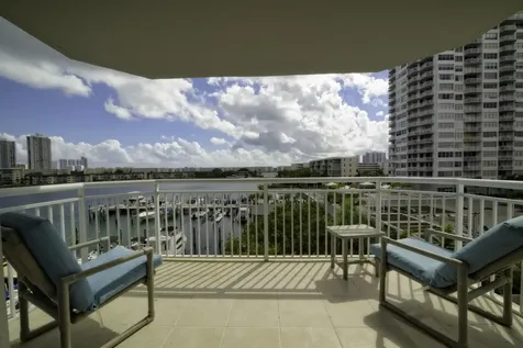 18081 Biscayne Boulevard Aventura FL 33160