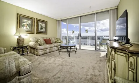 18081 Biscayne Boulevard Aventura FL 33160