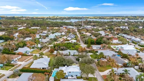 9325 Se Mercury Street Hobe Sound FL 33455