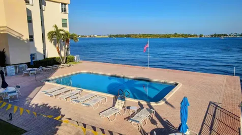 1810 New Palm Way Boynton Beach FL 33435