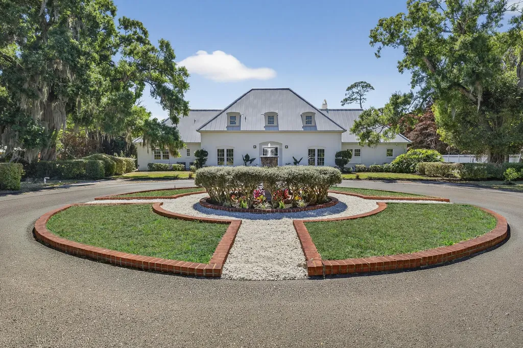 4945 16th Street Vero Beach FL 32966