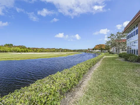 74 Royal Oak Court Vero Beach FL 32962