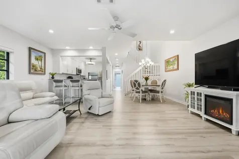 1102 Se Mitchell Avenue Port Saint Lucie FL 34952