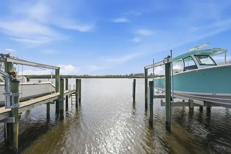 1102 Se Mitchell Avenue Port Saint Lucie FL 34952