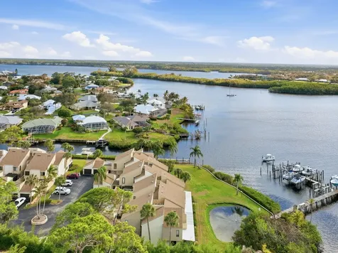 1102 Se Mitchell Avenue Port Saint Lucie FL 34952