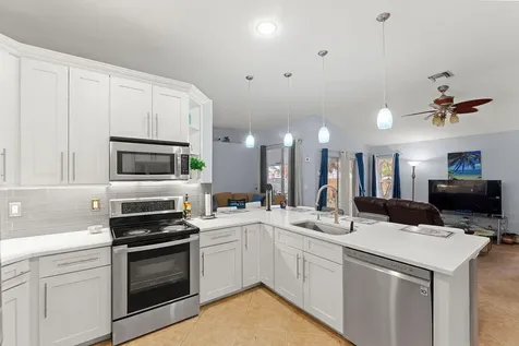 662 Sw Dwight Avenue Port Saint Lucie FL 34983