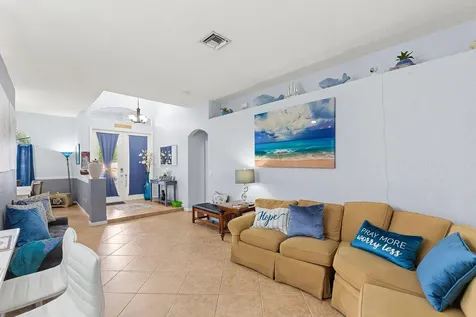 662 Sw Dwight Avenue Port Saint Lucie FL 34983