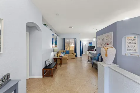 662 Sw Dwight Avenue Port Saint Lucie FL 34983