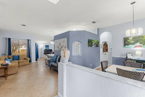 662 Sw Dwight Avenue Port Saint Lucie FL 34983