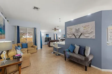 662 Sw Dwight Avenue Port Saint Lucie FL 34983