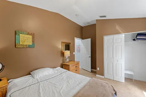662 Sw Dwight Avenue Port Saint Lucie FL 34983