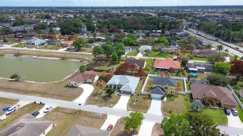 662 Sw Dwight Avenue Port Saint Lucie FL 34983