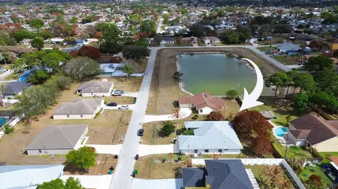662 Sw Dwight Avenue Port Saint Lucie FL 34983