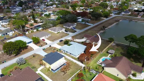 662 Sw Dwight Avenue Port Saint Lucie FL 34983