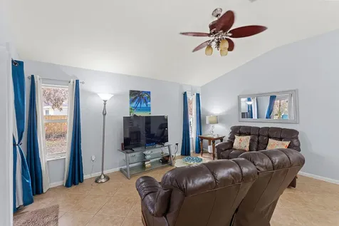 662 Sw Dwight Avenue Port Saint Lucie FL 34983