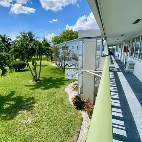 397 Markham R Deerfield Beach FL 33442