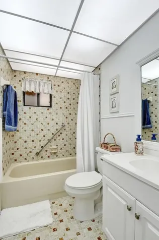 5220 Las Verdes Circle Delray Beach FL 33484