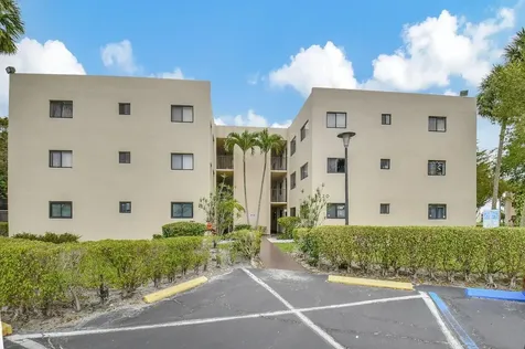5220 Las Verdes Circle Delray Beach FL 33484