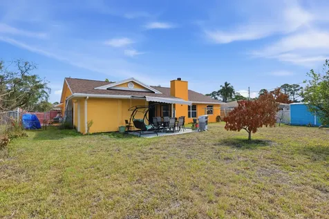 1370 Se Navajo Lane Port Saint Lucie FL 34983
