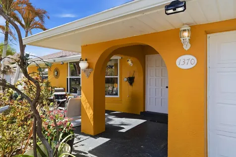 1370 Se Navajo Lane Port Saint Lucie FL 34983