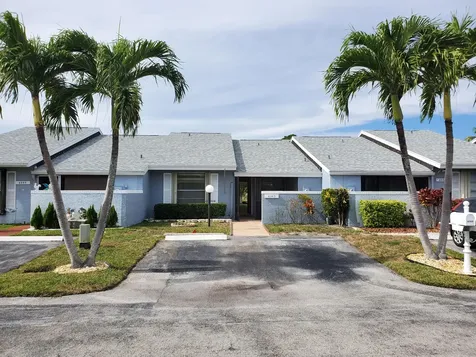 4345 Lucerne Villas Lane Lake Worth FL 33467