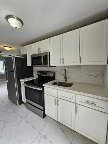 933 W 7th Street Riviera Beach FL 33404
