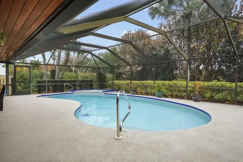8222 Se Royal Street Hobe Sound FL 33455