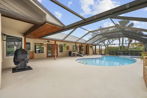 8222 Se Royal Street Hobe Sound FL 33455
