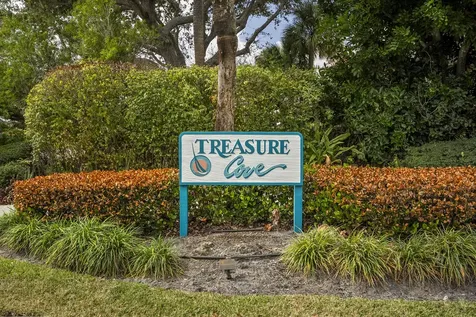 8222 Se Royal Street Hobe Sound FL 33455