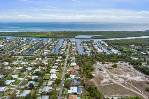 8222 Se Royal Street Hobe Sound FL 33455