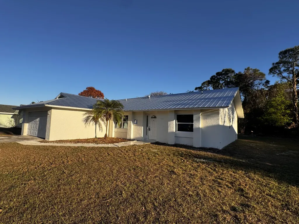 2514 Se Alfonso Avenue Port Saint Lucie FL 34952