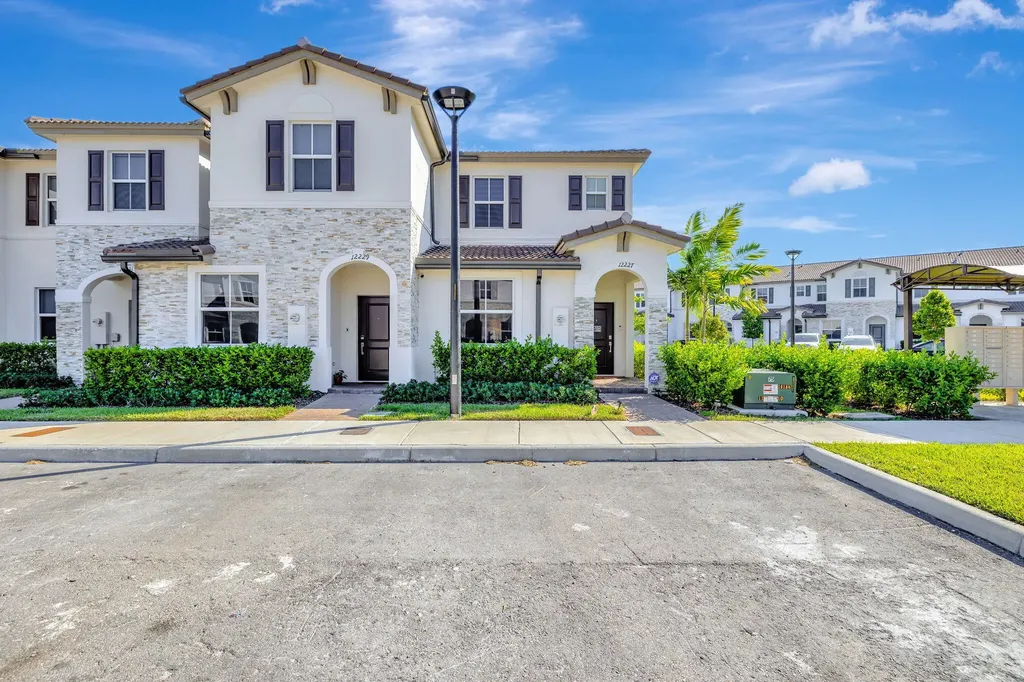 12227 NW 23rd Path Miami FL 33167