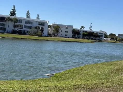 312 Wellington F West Palm Beach FL 33417