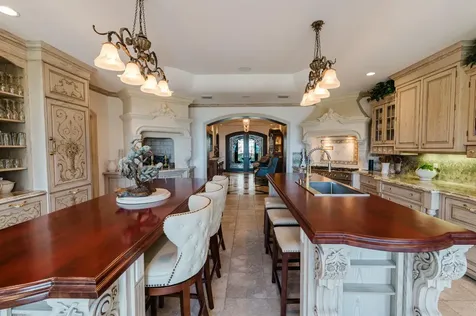 19 N Beach Road Jupiter Island FL 33455